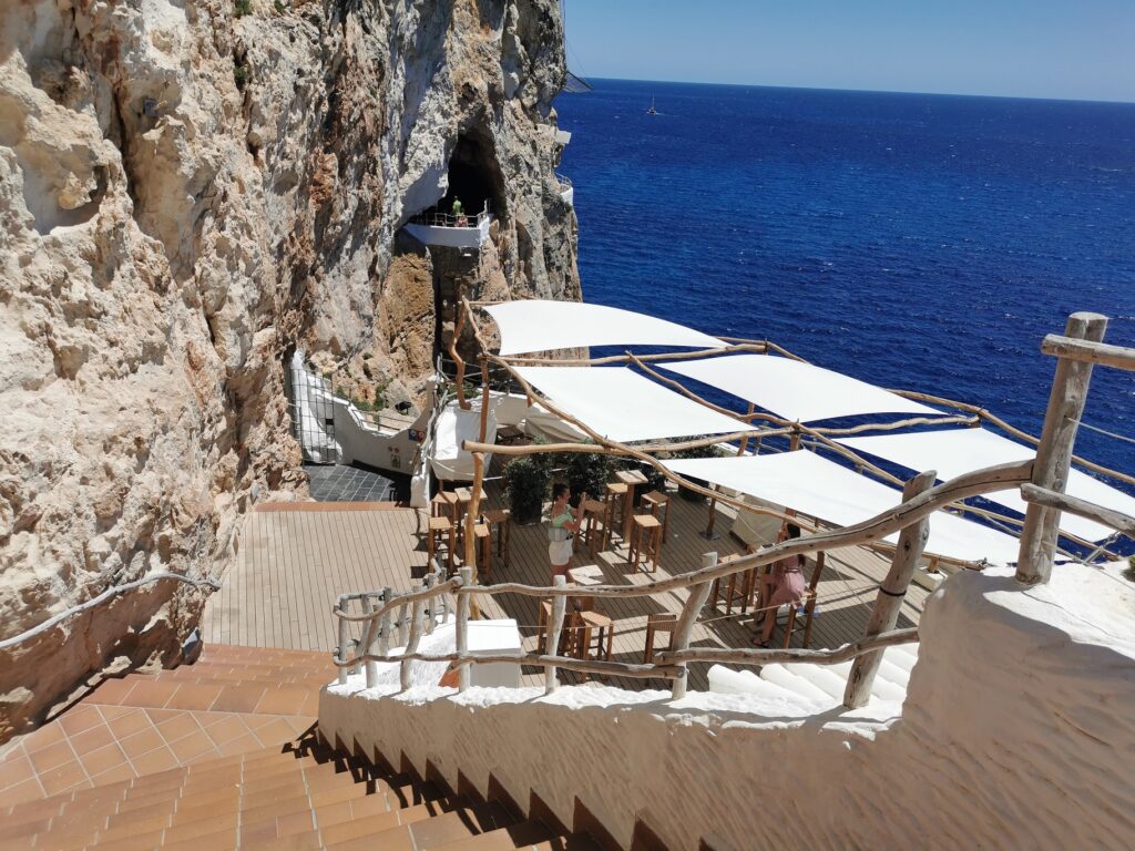 Menorca látnivalók: Cova d’en Xoroi