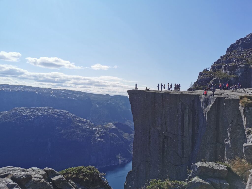 Preikestolen túra: oldalról a szikla