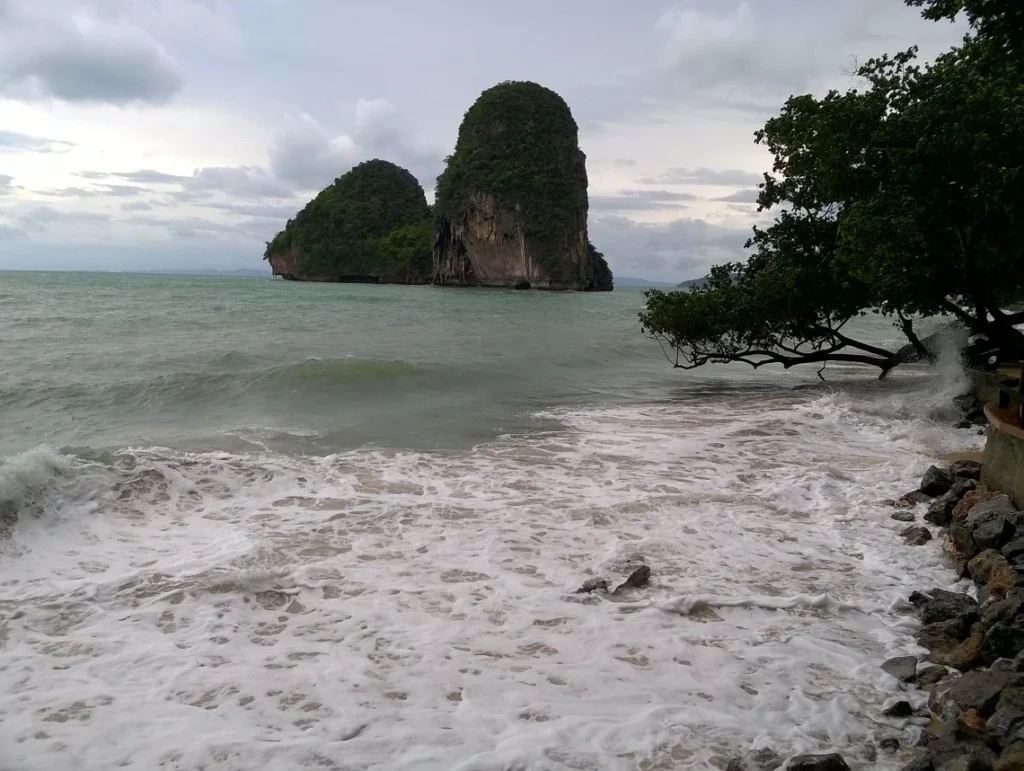 Krabi látnivalók: Railay-beach