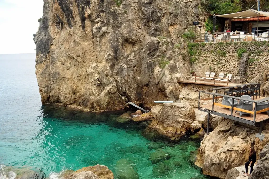 látnivalók Korfu szigetén - La Grotta