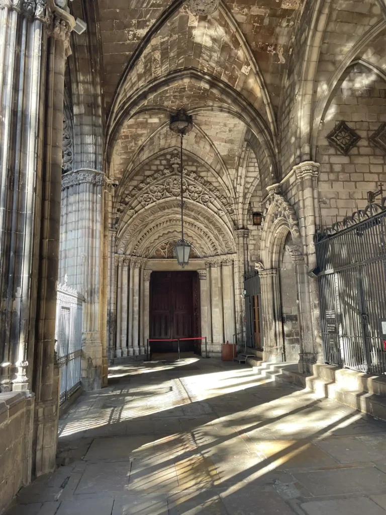 Látnivalók Barcelona városában: Catedral de la Santa Cruz y Santa Eulalia