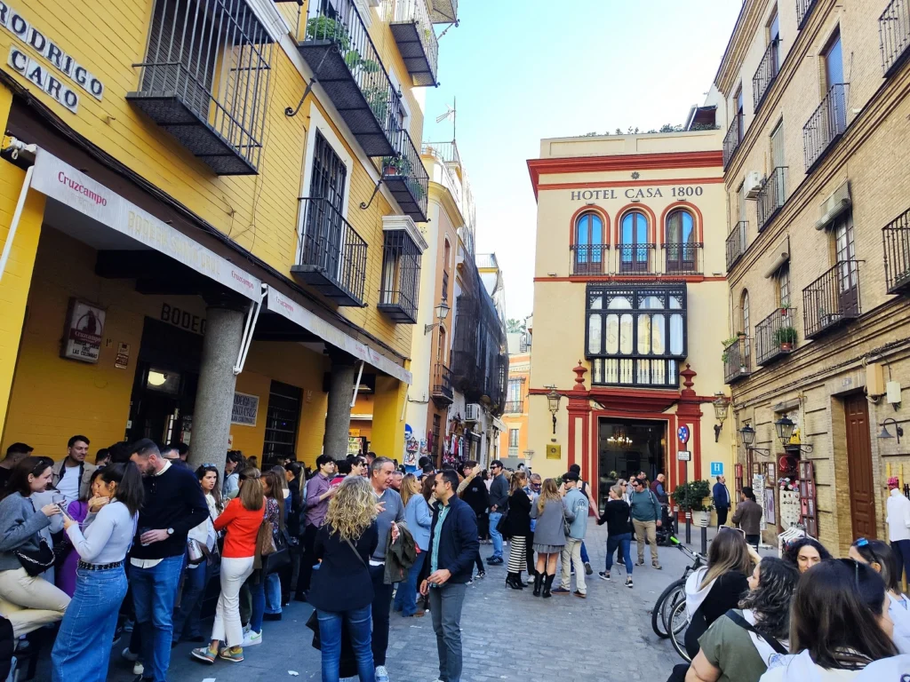 látnivalók Sevilla - Barrio de Santa Cruz