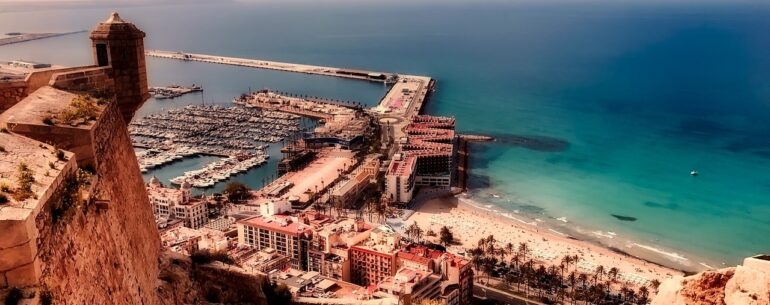 Spanyol körutazás: Fuerteventura + Lanzarote + Alicante szállással, reggelivel, autóbérléssel €481!