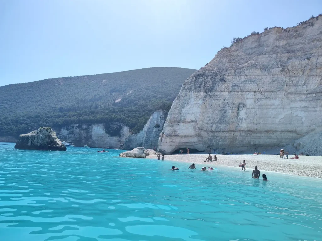 látnivalók Kefalonia szigetén - Fteri beach, a legjobb strand