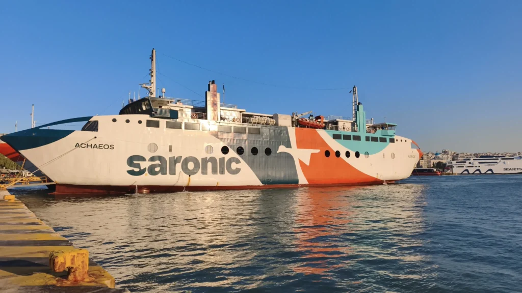 Aegina a legjobb sziget Athén közelében - Komp Aeginára